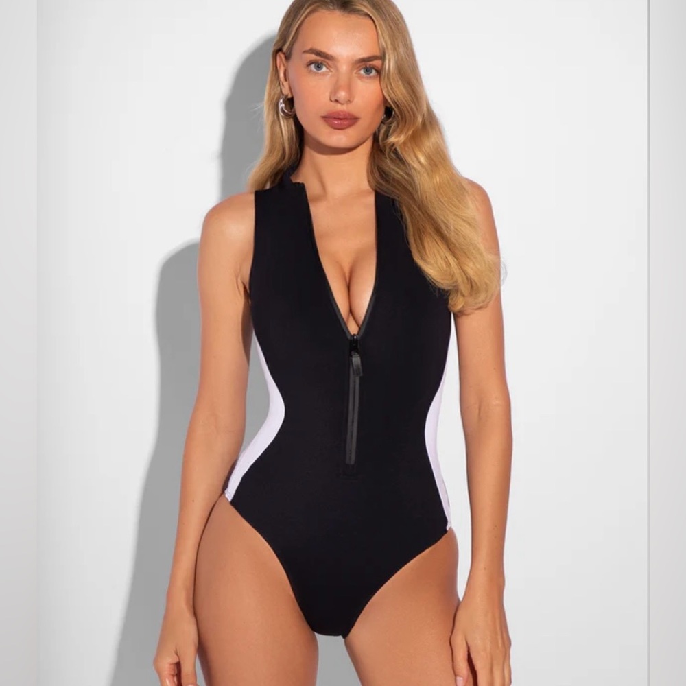TA3 Sleeveless Surfy Black and White Women's One Piece Swimsuit 🔥🔥🔥